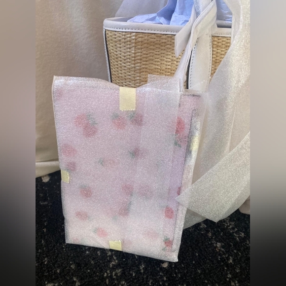 Kate Spade New York Picnic In The Park Small Natural Tote NWT Strawberry Purse - Picture 5 of 6